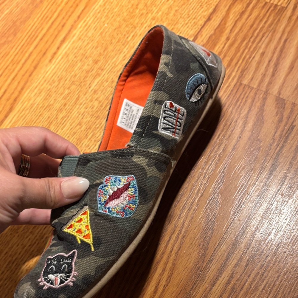 Bob’s Fun Camouflage Slip-On Women’s Shoes with Patches - Picture 4 of 8